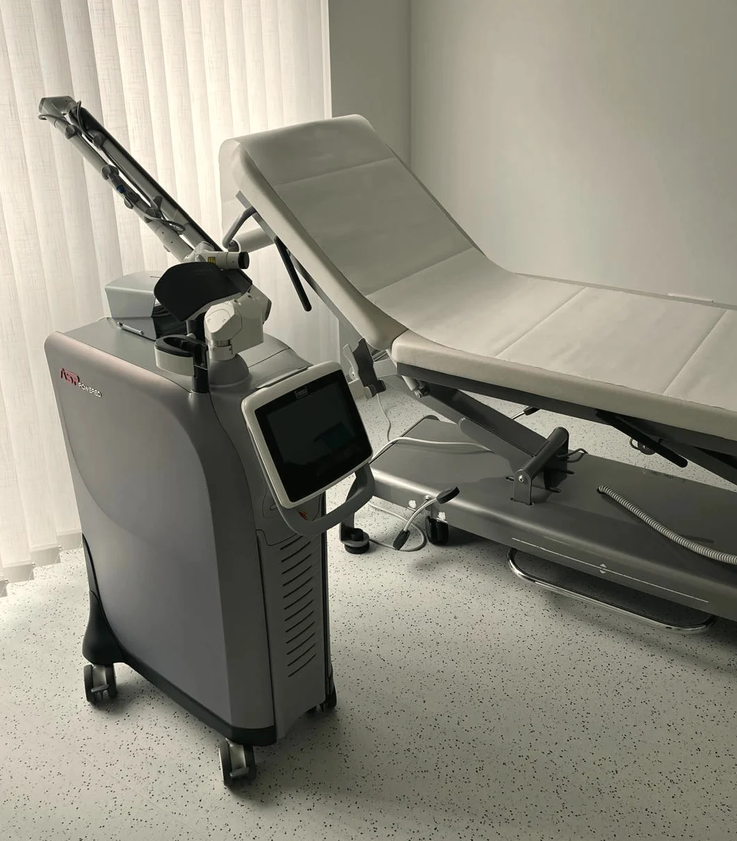 Ginekološki laser Fotona TimeWalker II IntimaLaser v ambulanti Gyn.co v Slovenj Gradcu